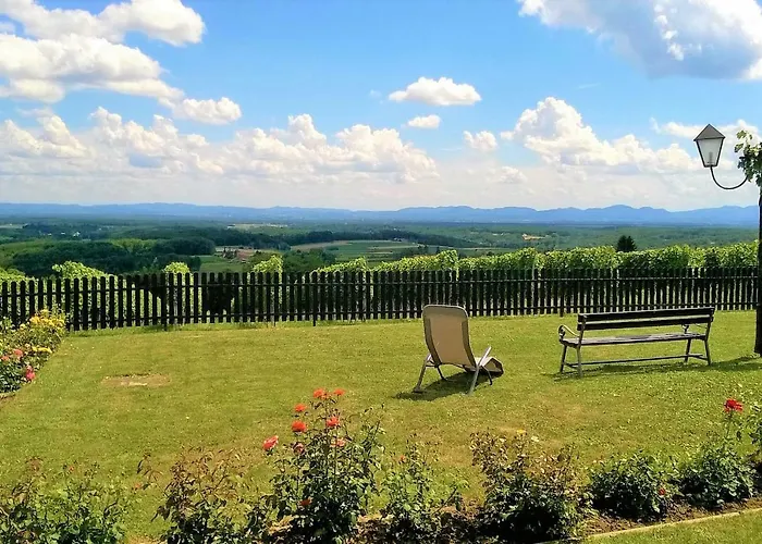 Pocitniska Hisa 펜션 *